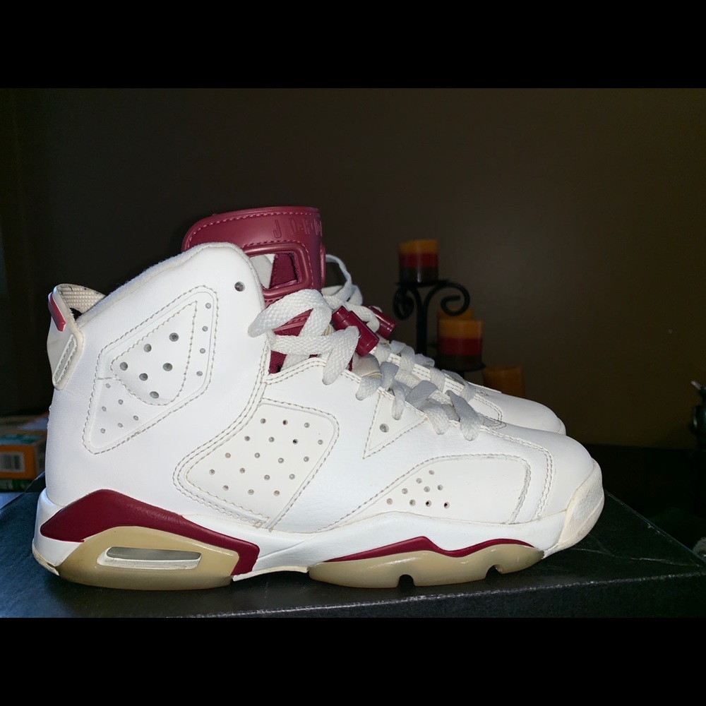 Jordan maroon 6s